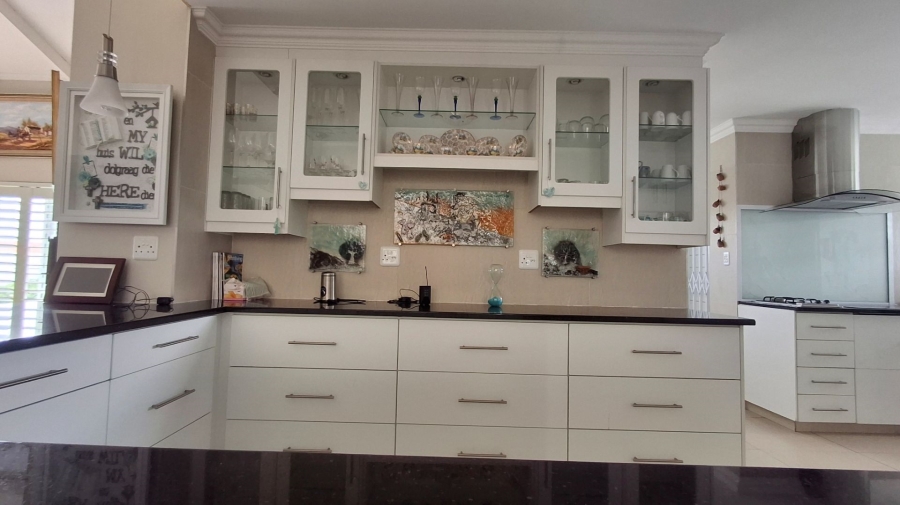 3 Bedroom Property for Sale in Boggomsbaai Western Cape